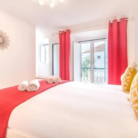 Alfama With A View | 2br Duplex Апартаменты *