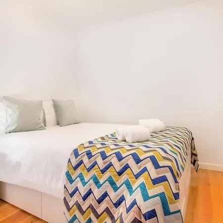 Alfama With A View | 2br Duplex דירה